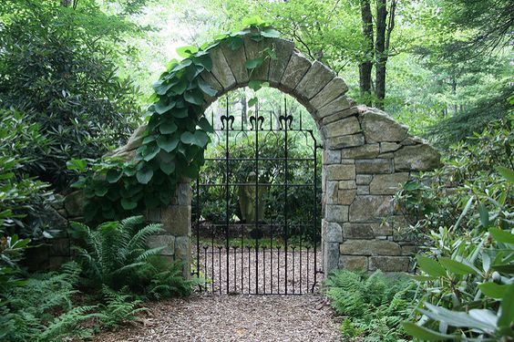 арка из камня